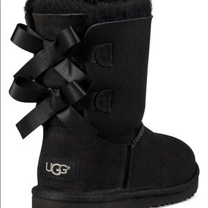 Bailey Bow Black uggs💓